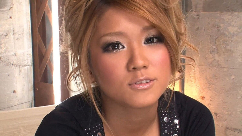 My Porn King: 可爱的日本宝贝喜欢在硬骑后品尝奶油派