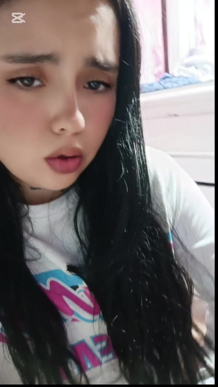 Dalyla: Je me masturbe avec mon gode