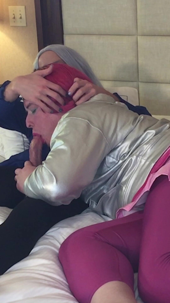 Sissy Bailey Wilde: Nádherná femboy bohyně dostane kouření od Trans Kelsey Masters - kompilace 1