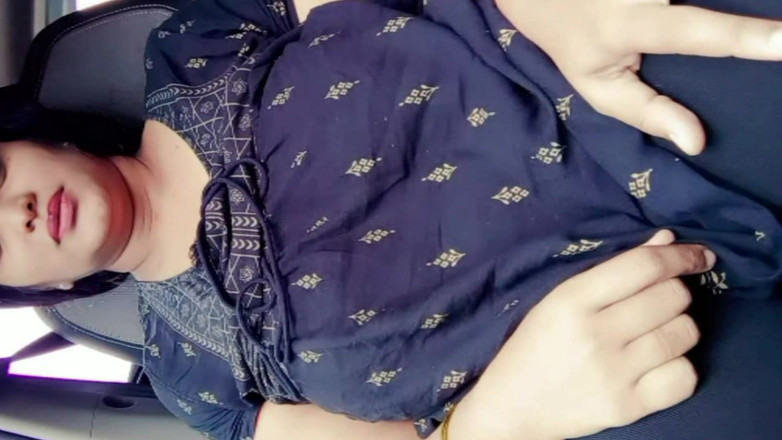 Your Arya: 공공 장소에서 따먹히는 인도 거유 여친