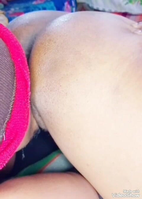 Busyperera: Teman wanita seksi menjilat pepek tegar pada percutian Valentine