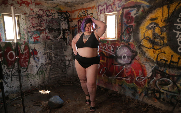 Miss quinn Cater: Sahildeki sığınak