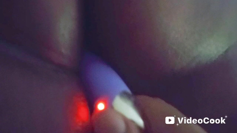Lola Tha Pink Bunny: 深夜振动器玩！！
