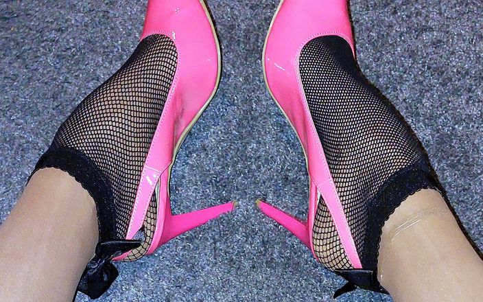 Dutch tgirl Annete: My New Pink Heels