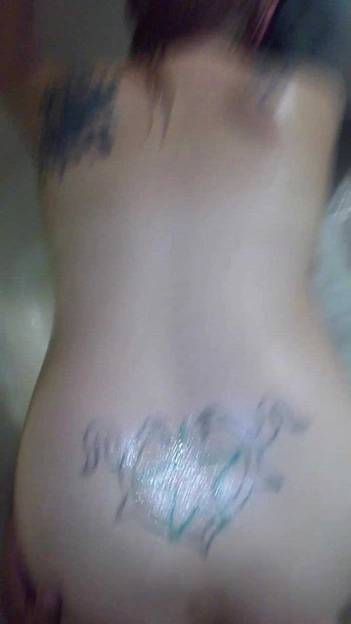 JolisaXXX: 人妻的淋浴性爱