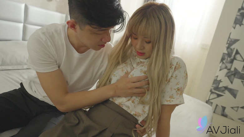 AV Jiali: 집에서 서로를 탐험하는 하루를 보내는 Lina와 그녀의 새로운 남친