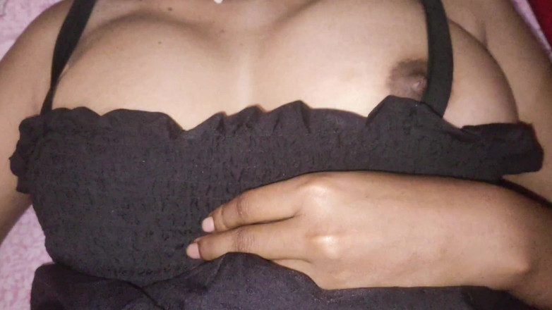 Lovely Dipti: 핫한 젖탱이를 보여주는 인도 미녀 여친