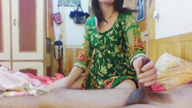 Bolly Karma: Kontolku makin keras di hadapanmu