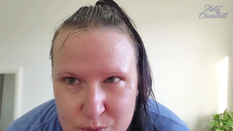 Katy Churchill: Super zpocená po tělocvičně