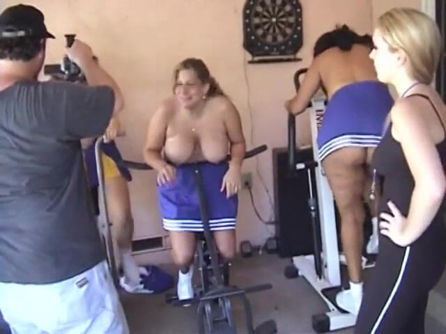 Give me BBW: Enjoy behind the scenes from chunky cheerleaders