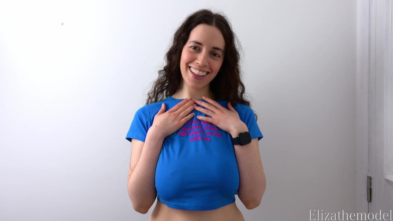 ElizaTheModel: Prueba de camiseta en desafío de paja