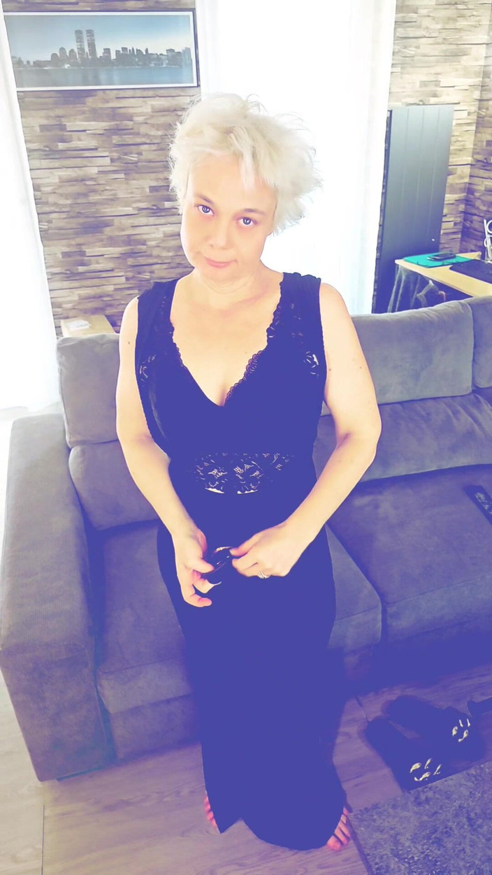 Sofy13: Kleine strip tu me weer hereint pour enlever le reste