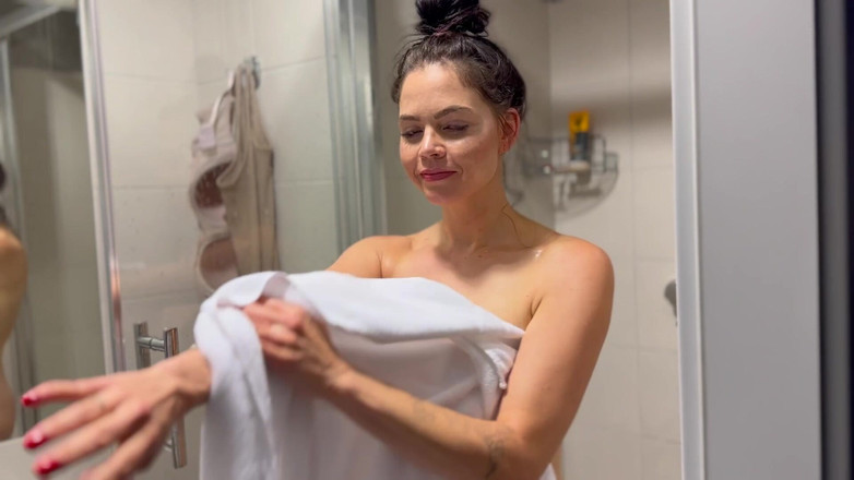 Shione Cooper: मेरे साथ शॉवर लो