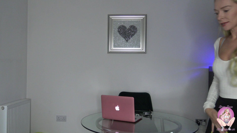 Brea Rose: Una pausa in ufficio