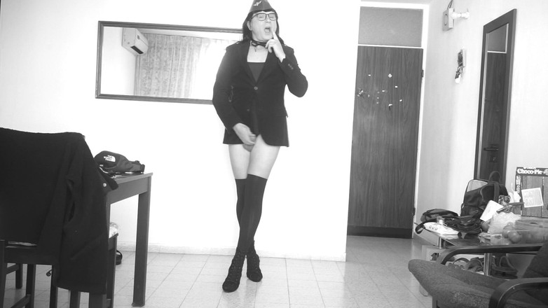 Voyager: Ze toont al haar charmes zonder schaamte