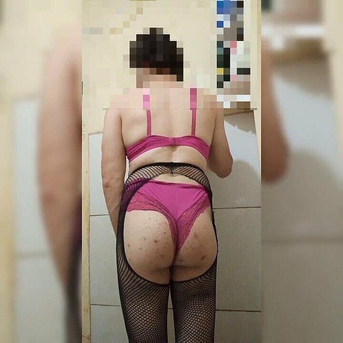 CarolCrossBsB: Verheirateter mann trägt höschen und accessoires