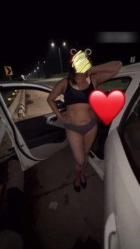 Desi ehefrau zieht vor truckern blank und lutscht auf dem highway