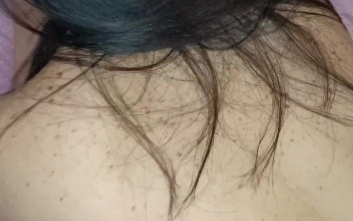 Jennyliam: 意大利熟女被后入式性交并被射在屁股上