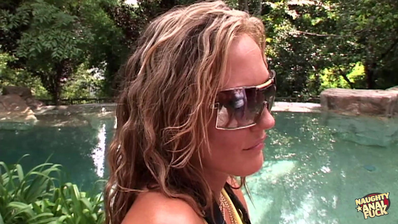 Naughty anal fuck: Zlobivá blondýnka a její brunetka modelka sdílejí ptáka v horké...