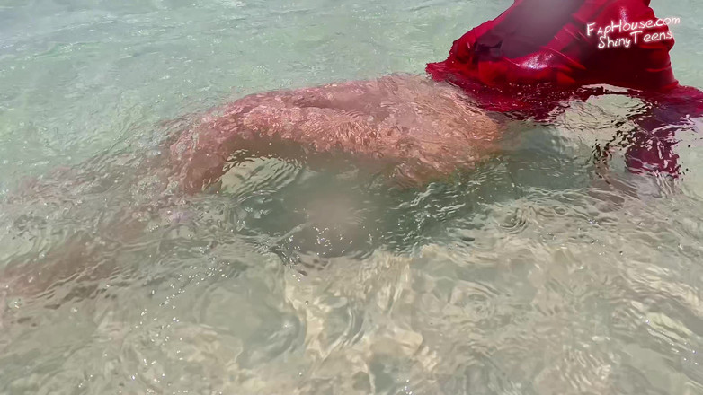 Shiny teens: 910 trong quần lót dưới nước
