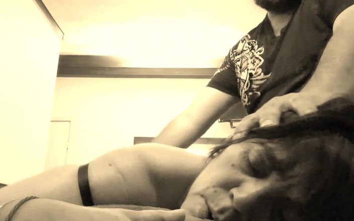 Mommy big hairy pussy: Quan hệ tình dục qua đường hậu môn với con trai...