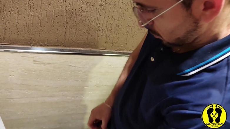 Axkilxnow: Pissing Fetish Boys and Girl Relieving the Urge to Pee