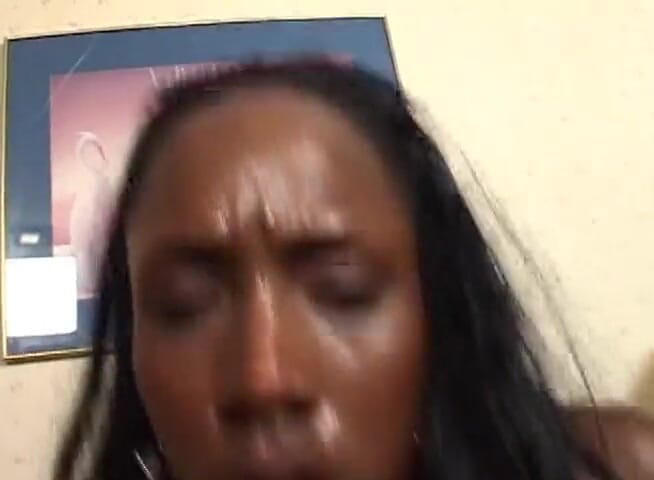 Dark Extreme: Stunning nubian slut likes jumping on bbc