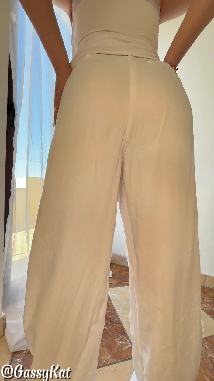 GassyKat: White Pants Bubbly Farts
