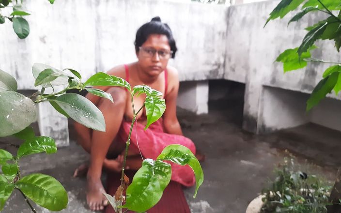 Girl next hot: Hintli hintli kadın çatı katında seks yapıyor - Hintli seks pornosu