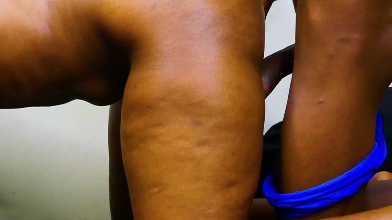 DelamorMotionX: Adik berpantat besar berkongkek gaya doggy