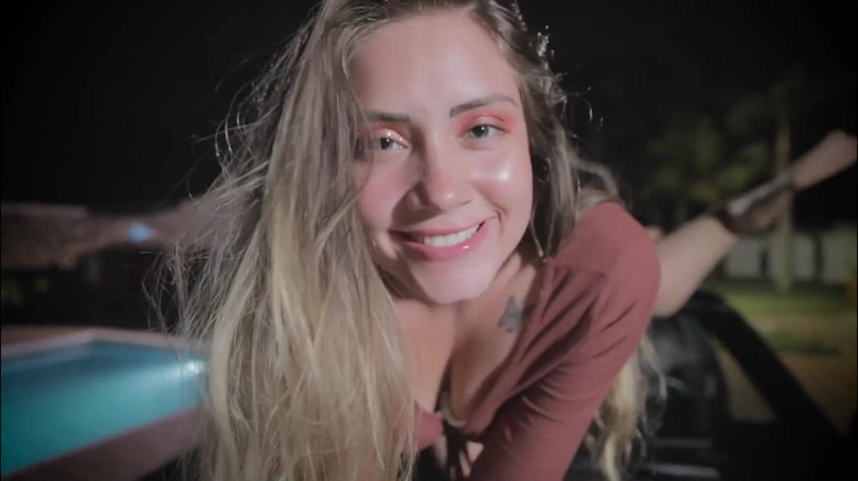 Sara Blonde: Sara blonde और katty blake लंड का मजा लेती हैं जबकि उनके पति घर पर नहीं हैं