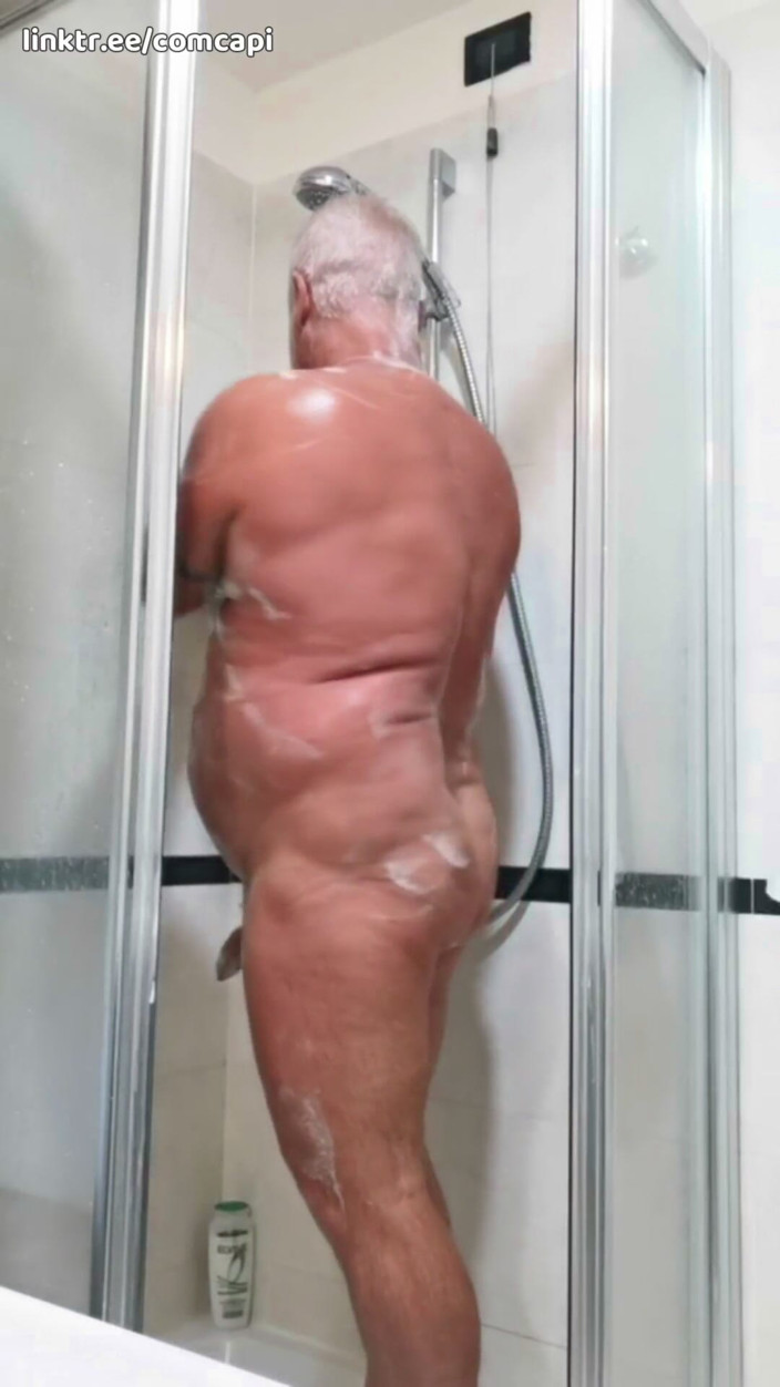 CiccioloBrizzolo: Masturbasi lalu mandi - bagian 2/2