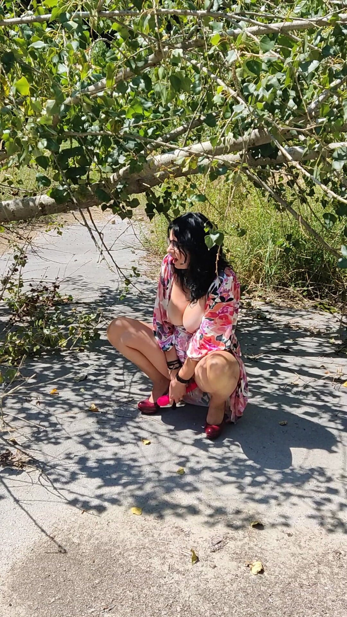 Toilet Mommy: 50 ditambah si cantik matang melancap di luar rumah