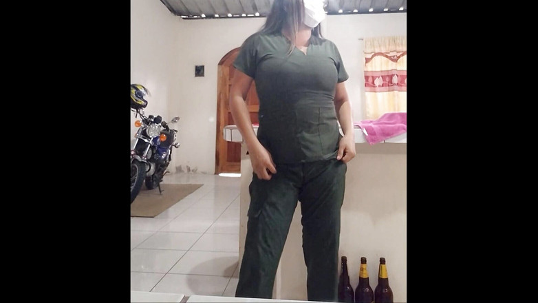 Martin13: Wanita pembersih melakukannya untuk membayar untuk studinya! Aku melucuti pakaian...