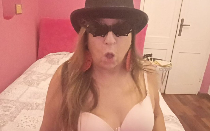 Veronica Rossi: Veronica Rossi oficial - ela brinca com seus fãs