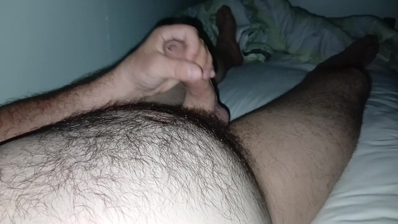 Uhri: Uncut Hairy Gay Masturbating and Cum