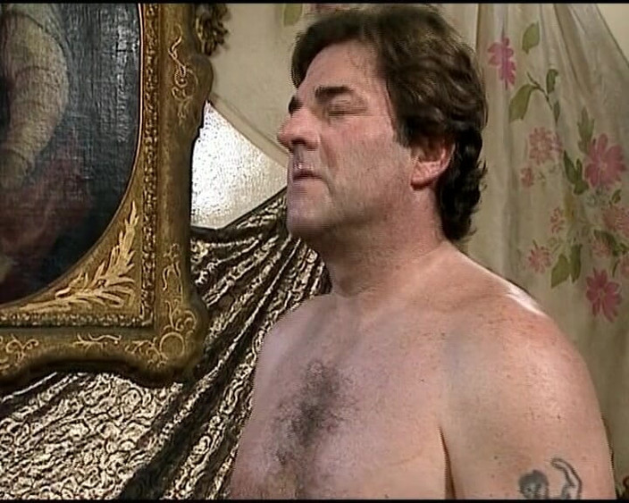 Enjoy German porn: Ebenholz-schätzchen wird zu dritt mit deutschem paar gefickt