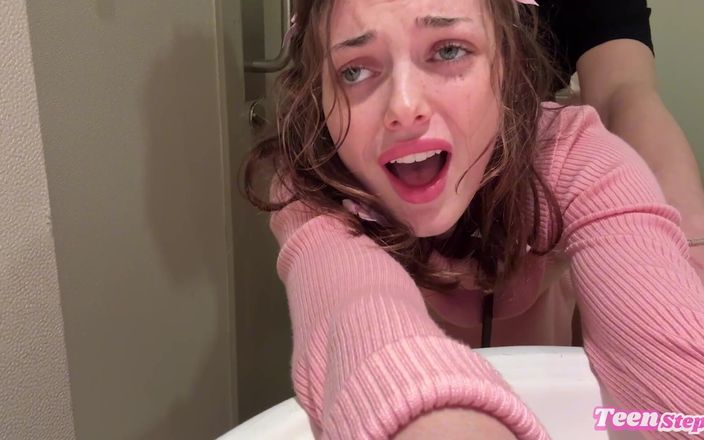Teen StepSis: Daisy liebt es, in einer mall-badezimmer zu ficken