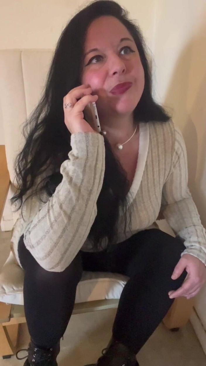 Maitresse Clara: 네 아내에게 전화해서 모든 걸 말할게!