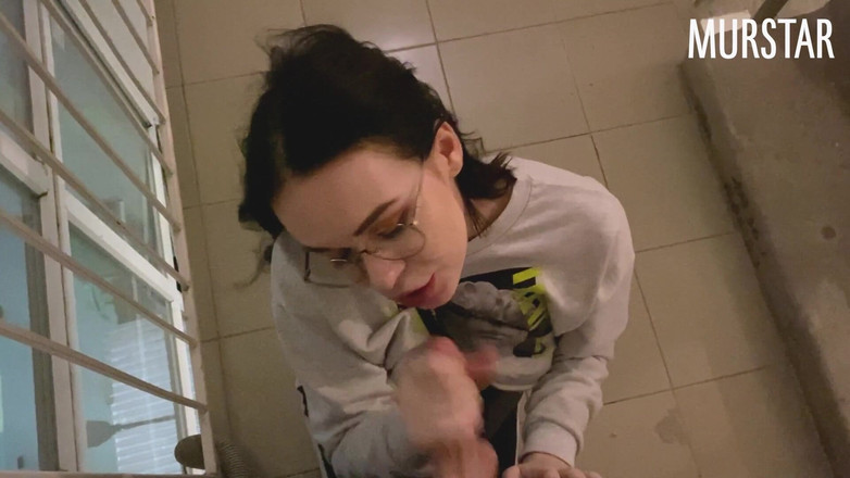 Toma Mur: Она ответила за свои слова и пососала хулигану