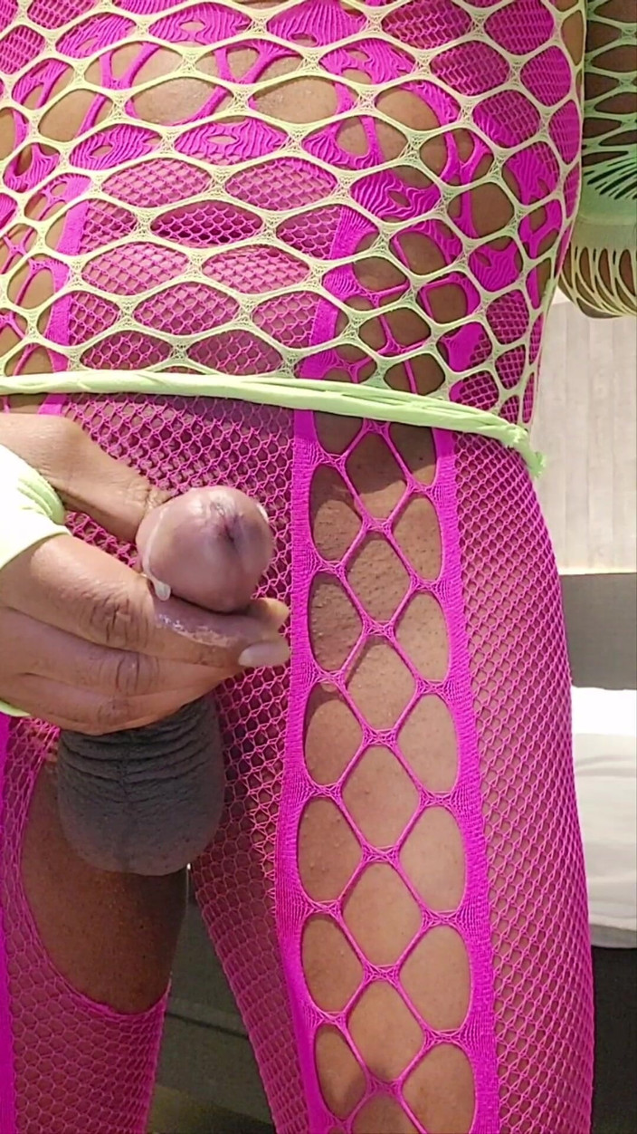 Milah CrossxxX: Můj soused mě uráží a plive na mě před předními...