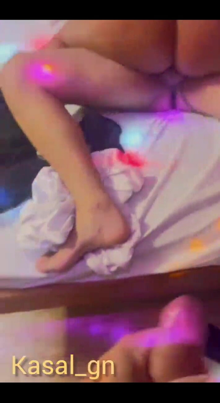 Casalgn2025: Рогоносець спостерігає, як маленька повія сидить для іншої