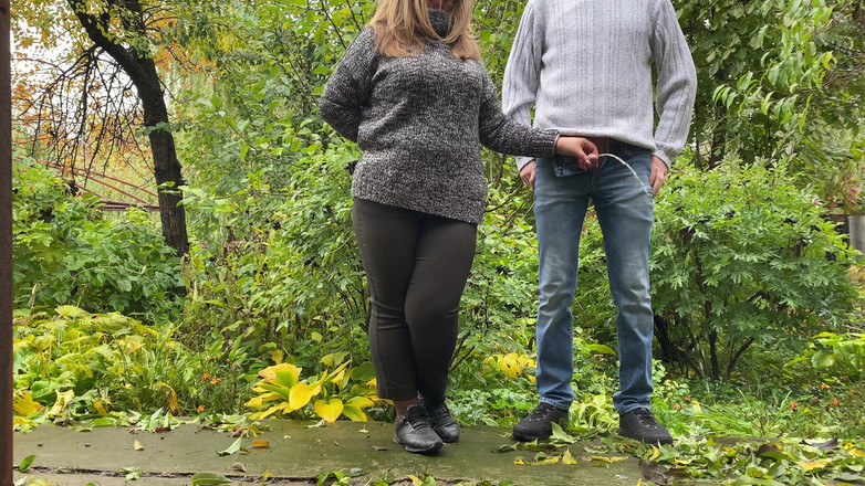 OurFetishLife: Ibu tiri panas melakukannya kepada saya lagi di luar