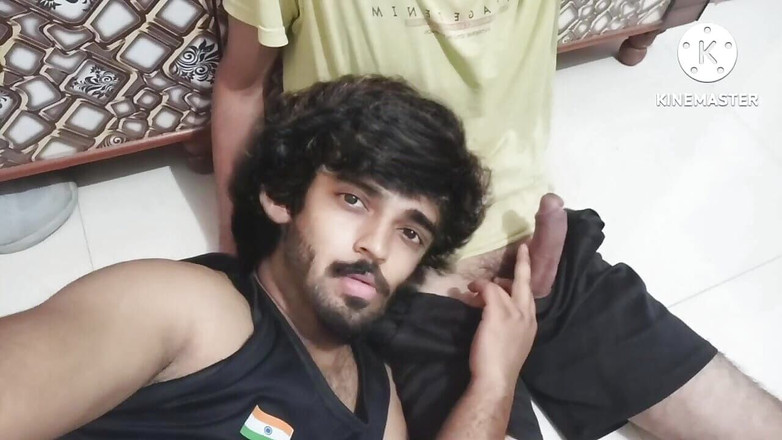 Desi__Panda: पहली बार सौतेले भाई का लंड चूसना. इस का आनंद लें