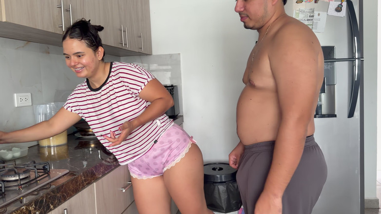 MaRaSexx: Mẹ kế của tôi đã lừa tôi xuất tinh vào cô ấy