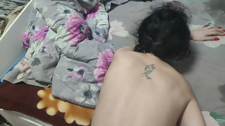 DirtyLubov: Anální sex s nahou černovlasou