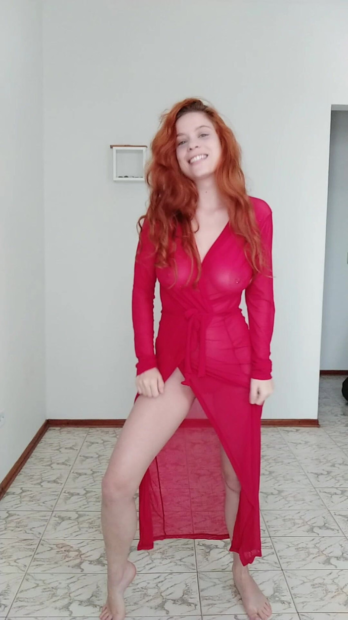 Auroraw: Naakt worden om je dag op te fleuren!