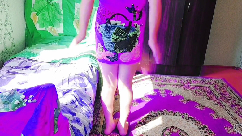 Kitty_Cross: 美しいボディを持つフェムボーイがセクシーな曲線を見せる