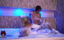 Ann Rides: Lesbiche che scopano nella jacuzzi Ft. Indias di Ann cavalcas