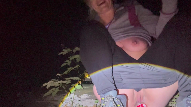 Putarankahotmilf: 숲에서 살이 비추는 자위